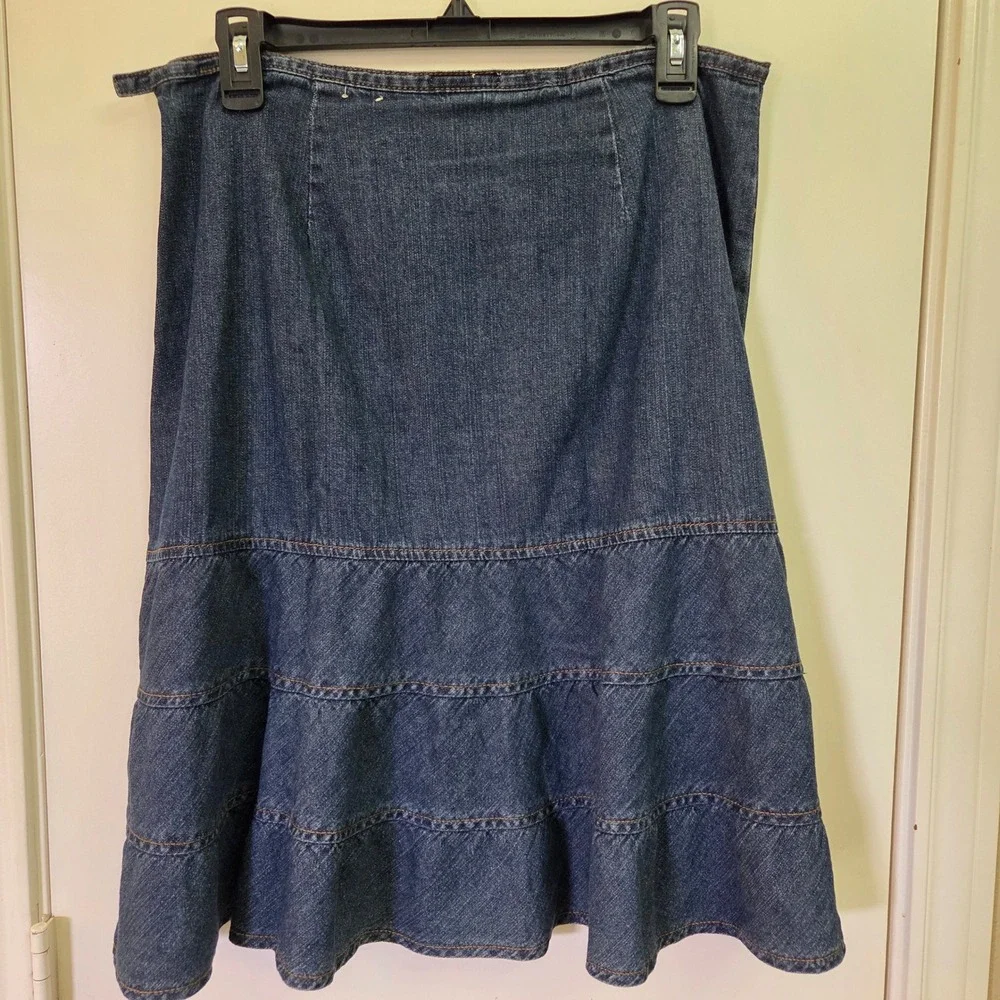 St Johns Bay Blue Denim Tiered Midi Skirt Womens 8 Medium Wash A-Line Cotton
